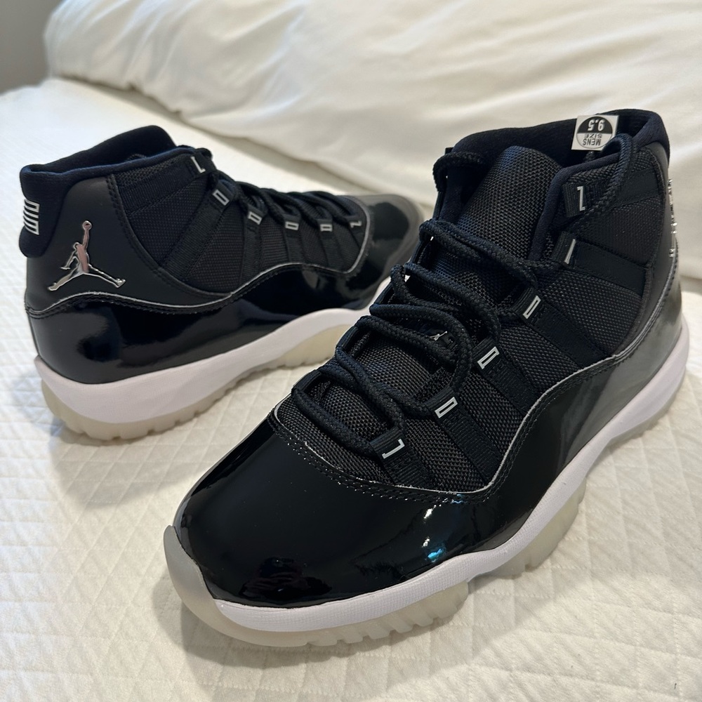 Air Jordan Retro 11 Men’s Shoes Black NEW in box